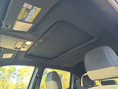 Used 2017 Toyota Tacoma TRD Sport image 31