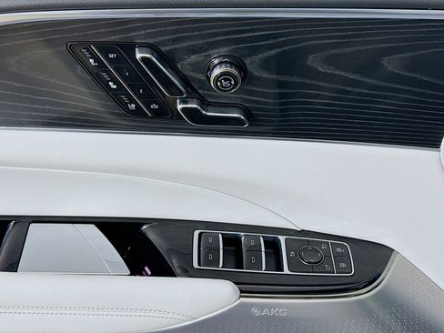 Used 2024 Cadillac Lyriq Sport image 18