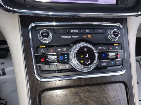 Used 2019 Lincoln Continental Select w/ Continental Climate Package image 19