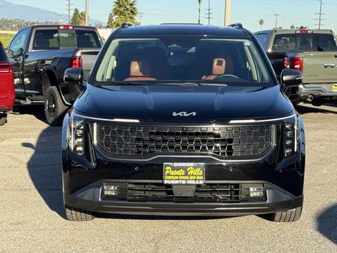 Used 2025 Kia Carnival SX Prestige image 2