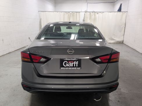Used 2025 Nissan Altima 2.5 SV FWD image 8