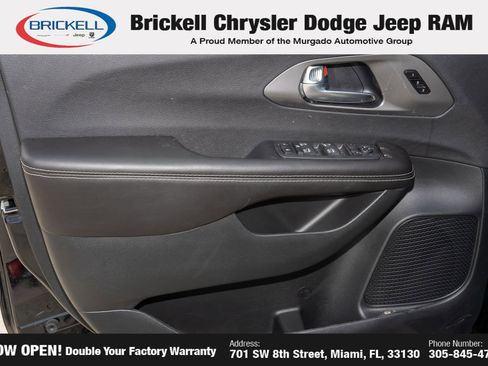 New 2026 Chrysler Pacifica Select image 10