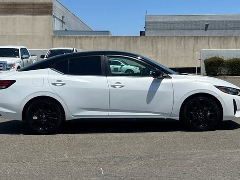 Used 2025 Nissan Sentra SR w/ Midnight Edition FWD image 6