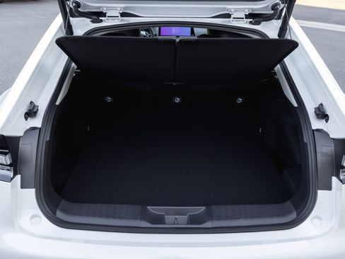 New 2026 Toyota Prius Plug-In Hybrid FWD image 8