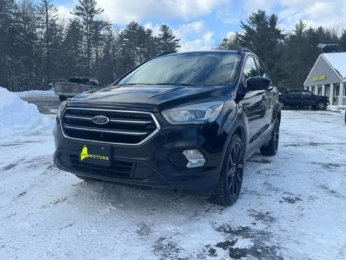 Used 2017 Ford Escape SE w/ Equipment Group 201A image 5