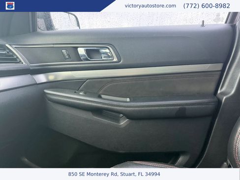 Used 2018 Ford Explorer XLT w/ Equipment Group 202A AWD/4WD image 44