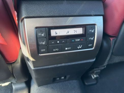 Used 2022 Lexus GX 460 Premium w/ Premium Package image 26