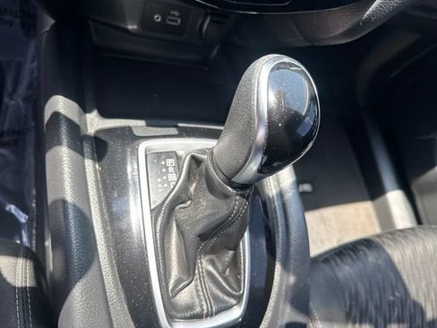 Used 2018 Nissan Rogue SV FWD image 15