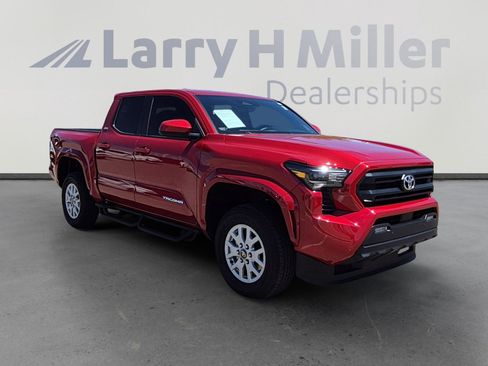 Certified 2025 Toyota Tacoma SR5 AWD/4WD image 7