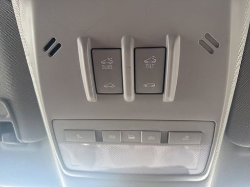 Used 2019 Chevrolet Trax LT w/ Sun & Sound Package image 33