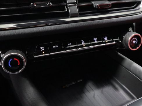 Used 2025 Chevrolet Equinox EV RS image 31