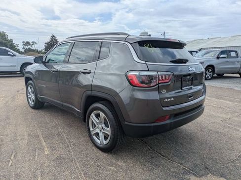 Used 2024 Jeep Compass Latitude AWD/4WD image 6