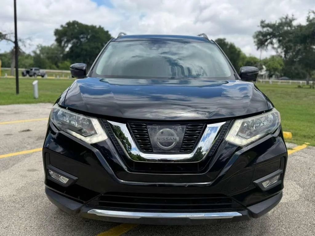 Used 2018 Nissan Rogue SL FWD image 2