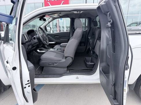 Certified 2025 Nissan Frontier SV w/ SV Convenience Package image 10
