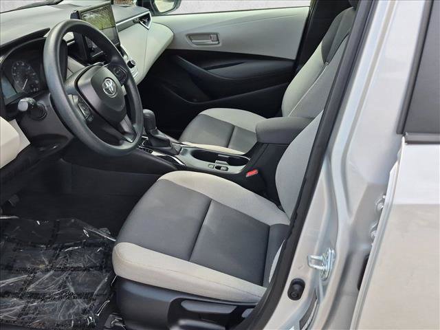 Used 2025 Toyota Corolla LE FWD image 14