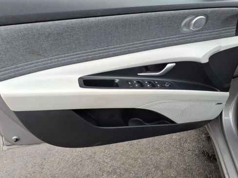 Used 2023 Hyundai Elantra Limited image 24