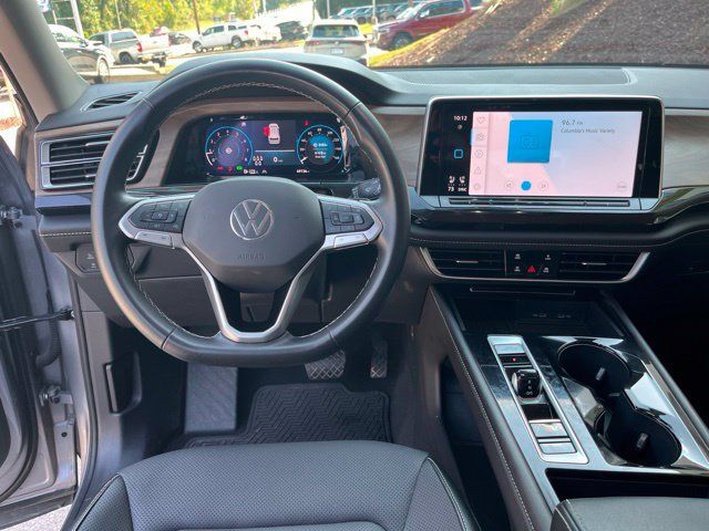Used 2025 Volkswagen Atlas SE FWD image 18