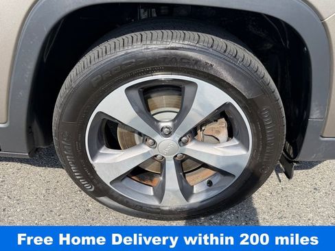 Used 2019 Jeep Cherokee Limited w/ Luxury Group image 14