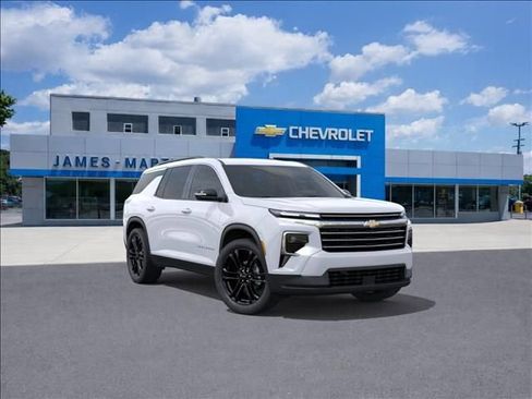 New 2026 Chevrolet Traverse LT w/ Driver Confidence Package AWD/4WD image 1