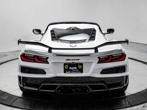 Used 2023 Chevrolet Corvette Z06 w/ Z07 Performance Package RWD image 17