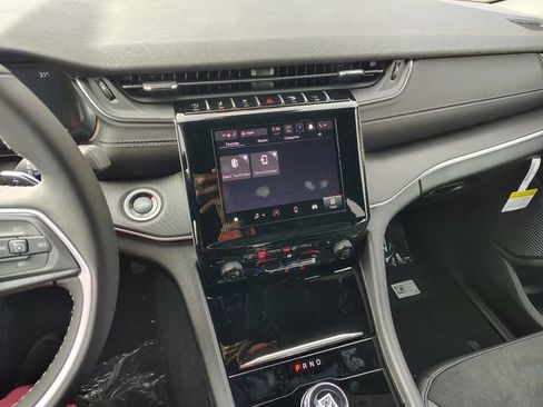 New 2025 Jeep Grand Cherokee L Altitude image 23