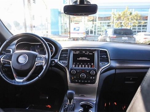 Used 2018 Jeep Grand Cherokee Altitude image 17