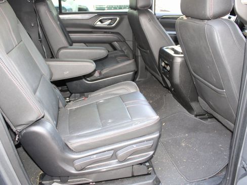 Used 2022 Chevrolet Suburban RST w/ Luxury Package image 18