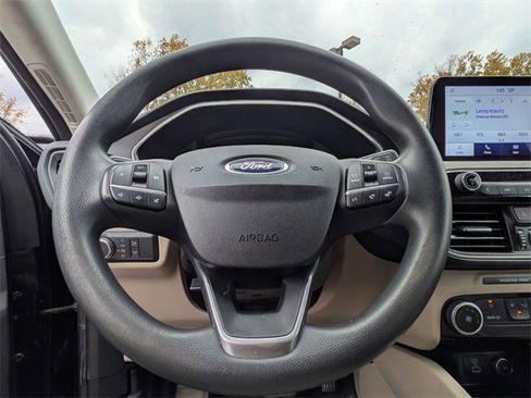 Used 2021 Ford Escape SE image 17