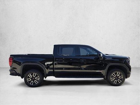 Used 2024 GMC Sierra 1500 AT4 w/ Technology Package AWD/4WD image 4