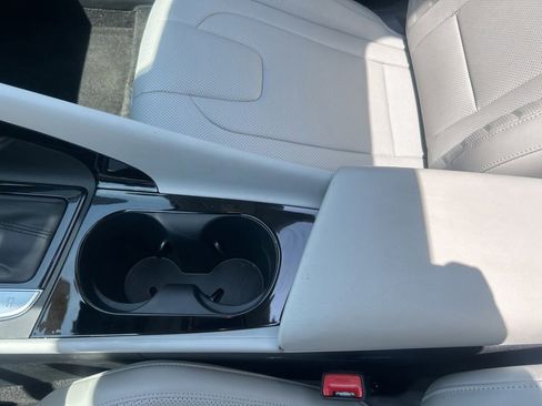 Certified 2026 Hyundai Elantra Limited FWD image 18