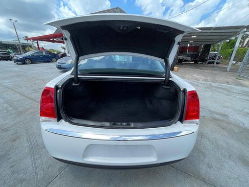 Used 2015 Chrysler 300 Limited RWD image 7