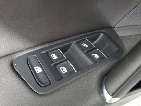 Used 2019 Volkswagen Golf R 4-Door image 18