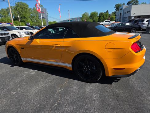 Used 2018 Ford Mustang GT Premium w/ Equipment Group 401A RWD image 12