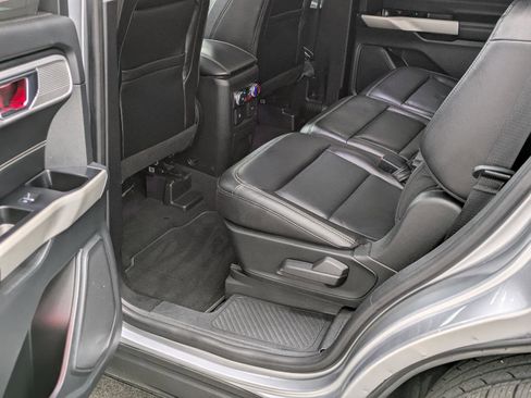 Used 2022 Ford Explorer Limited image 28