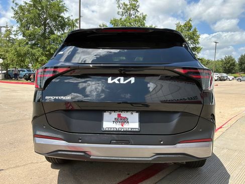 Used 2026 Kia Sportage LX FWD image 7