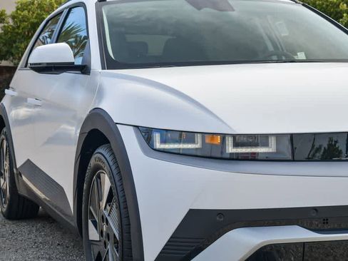 Used 2025 Hyundai Ioniq 5 SEL image 4