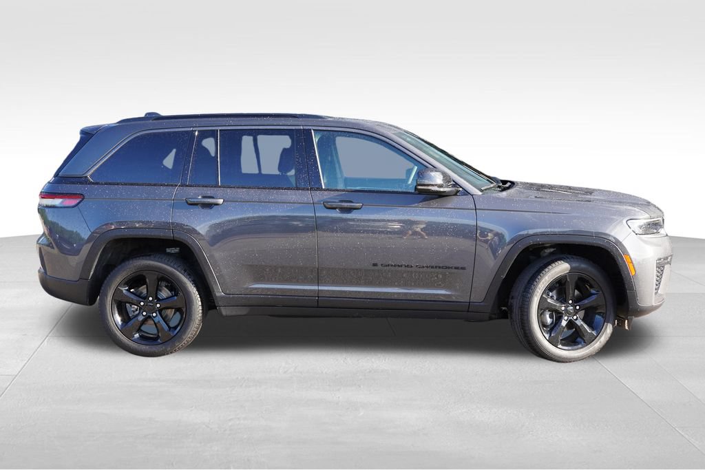 Used 2026 Jeep Grand Cherokee Limited w/ Limited Altitude Package AWD/4WD image 3