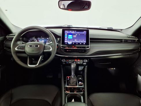 Used 2025 Jeep Compass Latitude w/ Altitude Special Edition image 14