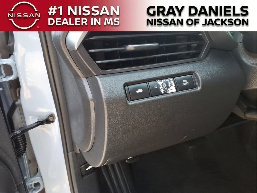 Used 2024 Nissan Altima 2.5 SR FWD image 12