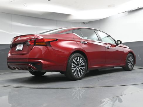 Certified 2024 Nissan Altima 2.5 SV w/ SV Premium Package FWD image 26