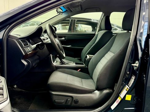 Used 2017 Toyota Camry LE image 9