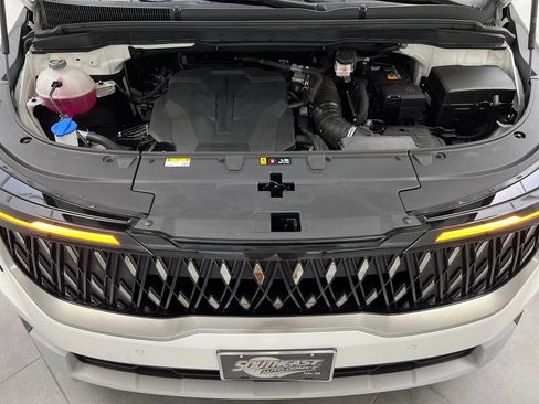 Used 2025 Kia Carnival FWD image 81