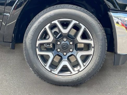 Used 2025 RAM 1500 Laramie AWD/4WD image 30