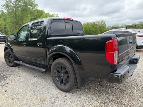 Used 2021 Nissan Frontier SV w/ Midnight Edition Floor Mats image 3