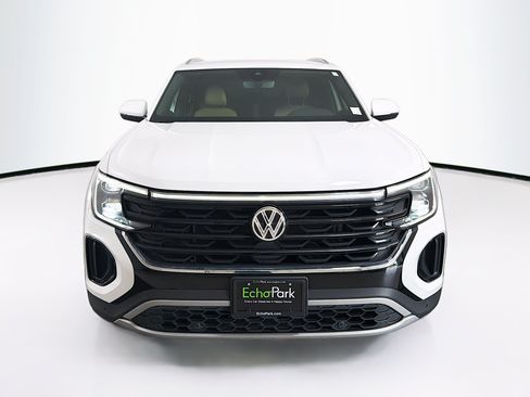 Used 2024 Volkswagen Atlas Cross Sport SE FWD image 2