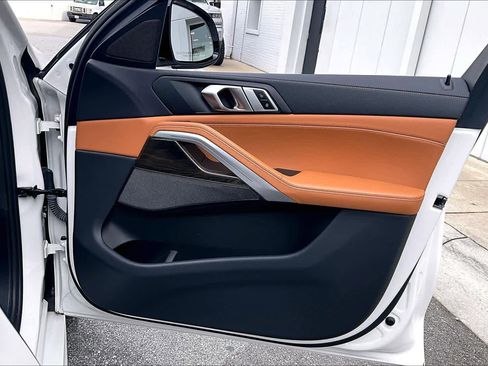 Used 2022 BMW X6 xDrive40i w/ Executive Package image 22