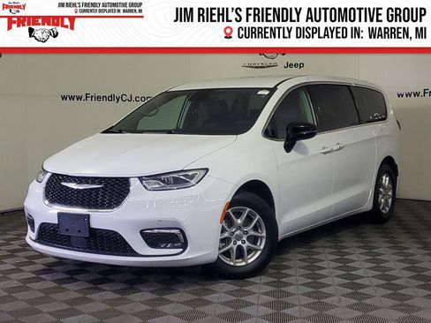 Used 2024 Chrysler Pacifica Touring-L image 1