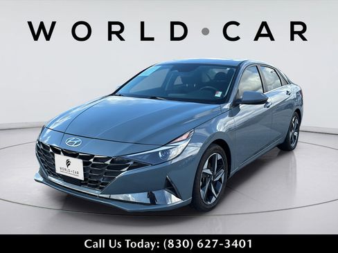 Used 2022 Hyundai Elantra SEL w/ Convenience + Premium Package FWD image 9