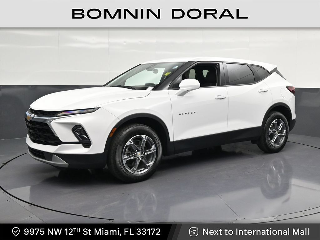 Used 2023 Chevrolet Blazer LT FWD image 1