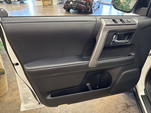Used 2022 Toyota 4Runner SR5 Premium image 25